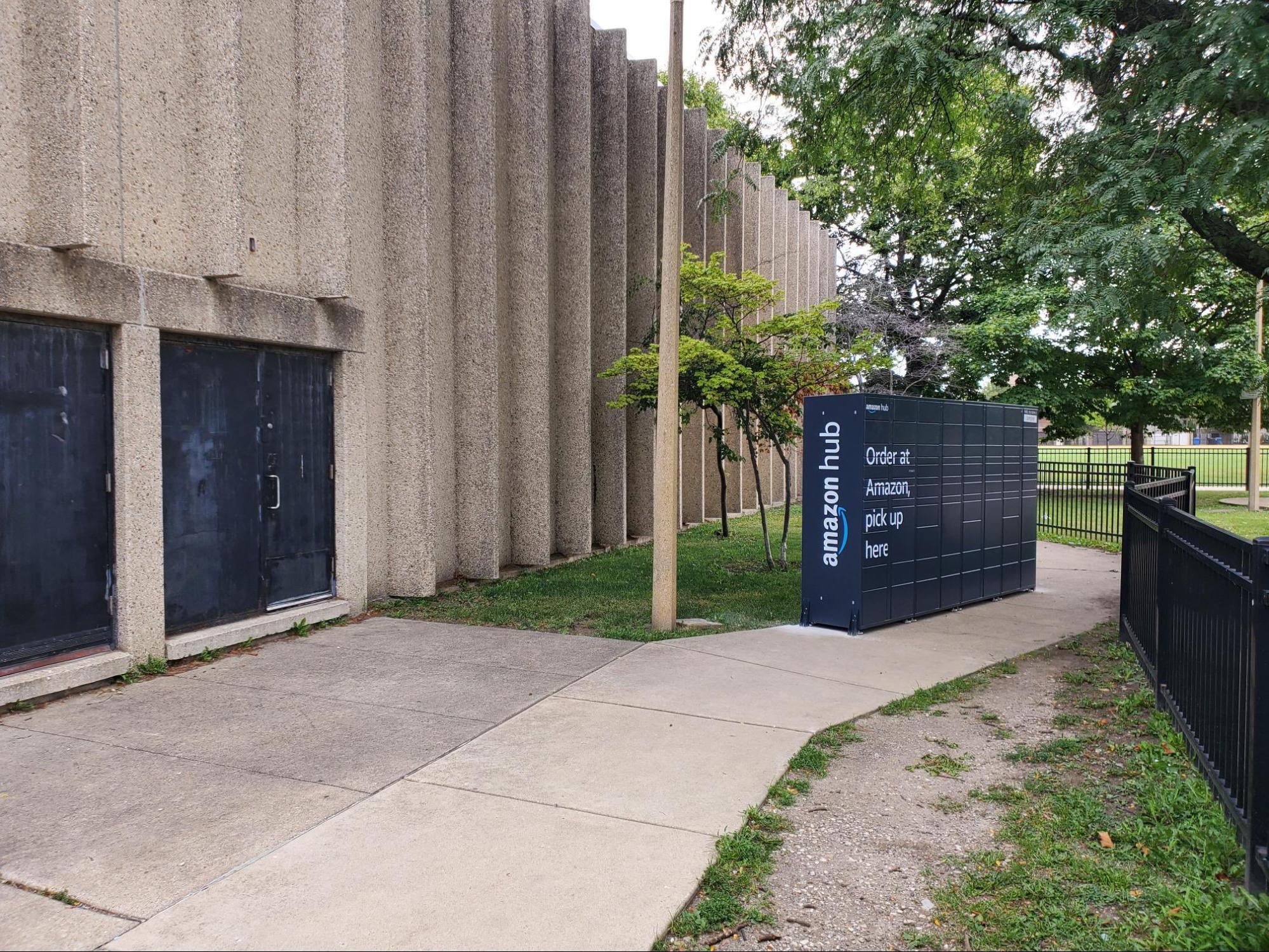 amazon lockers in chicago park